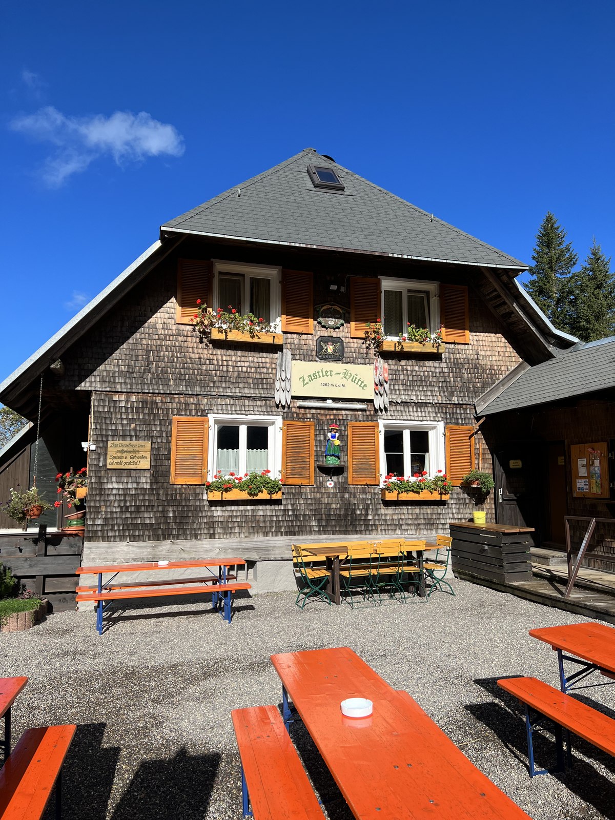 Traditionelles Schwarzwaldhaus in den Bergen