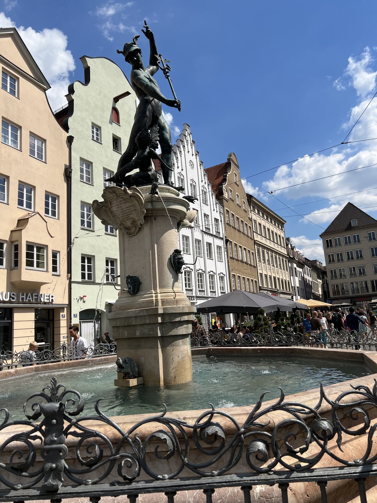Historischer Figurenbrunnen in Augsburg