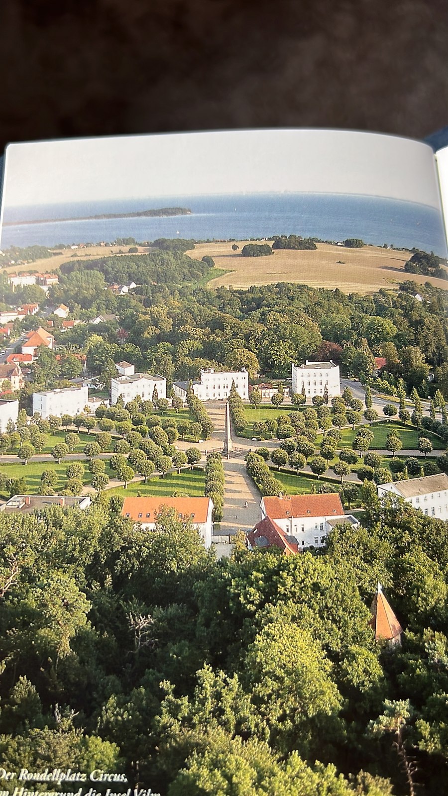 Blick über einen Ort auf Rügen